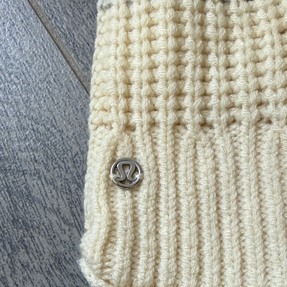 lululemon athletica Gray and Cream Mittens - Picture 2 of 4